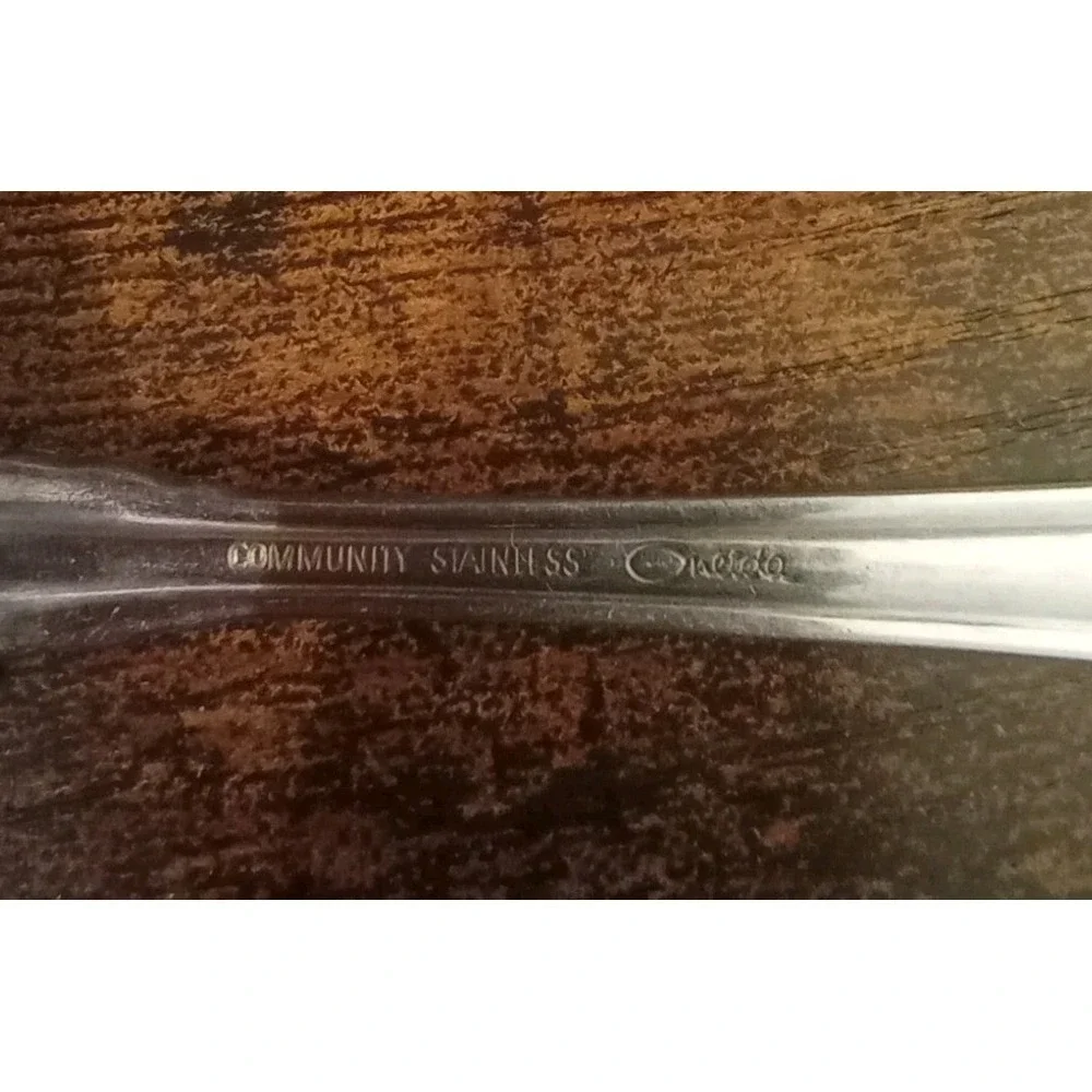Set Of 4 Oneida Community Stainless RENOIR PEMBROOKE Place Oval Soup Spoons 1.5